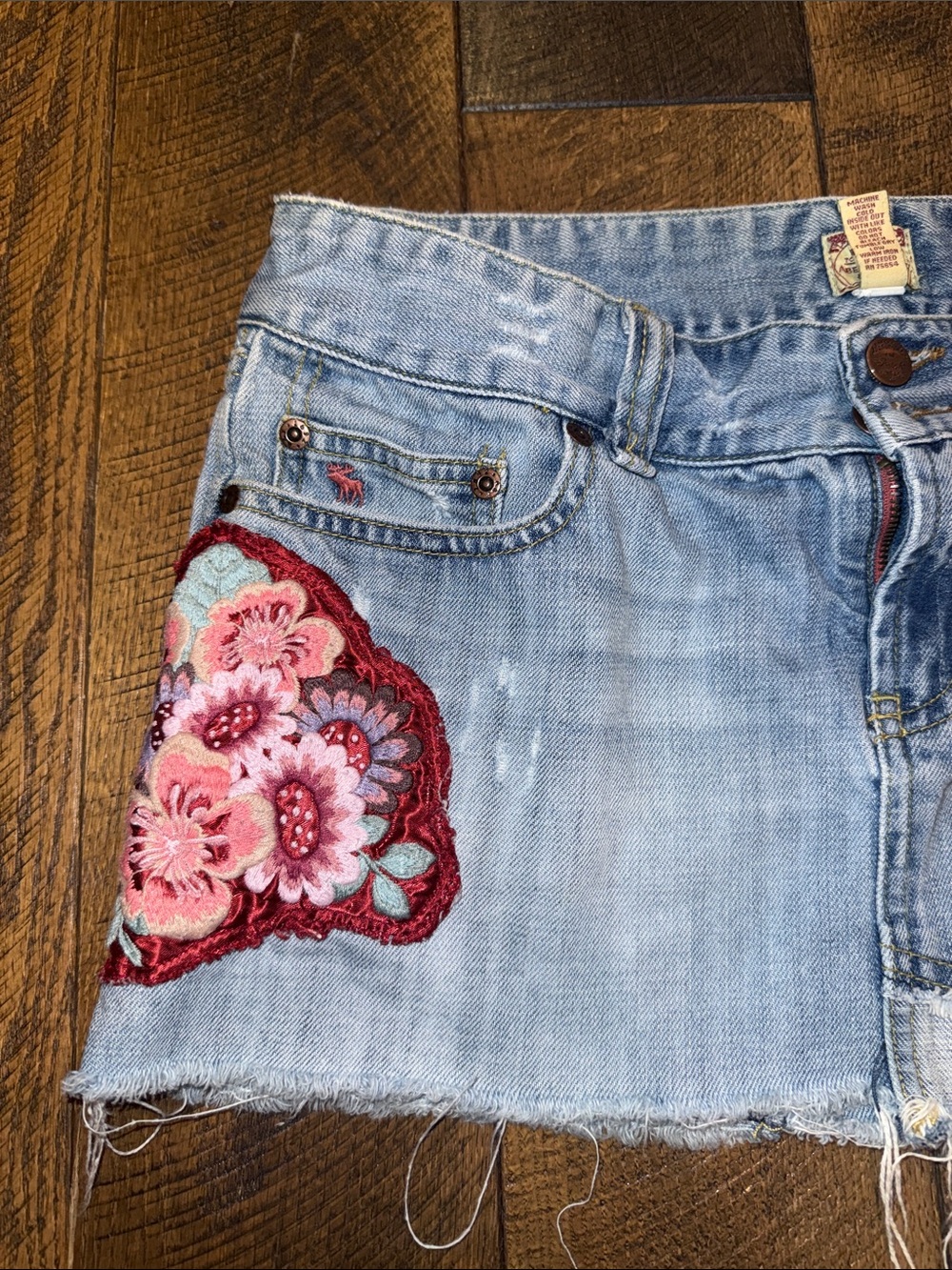 Abercrombie & Fitch Light Blue Denim Mini Skirt with Pink Floral Patch - Picture 4 of 8